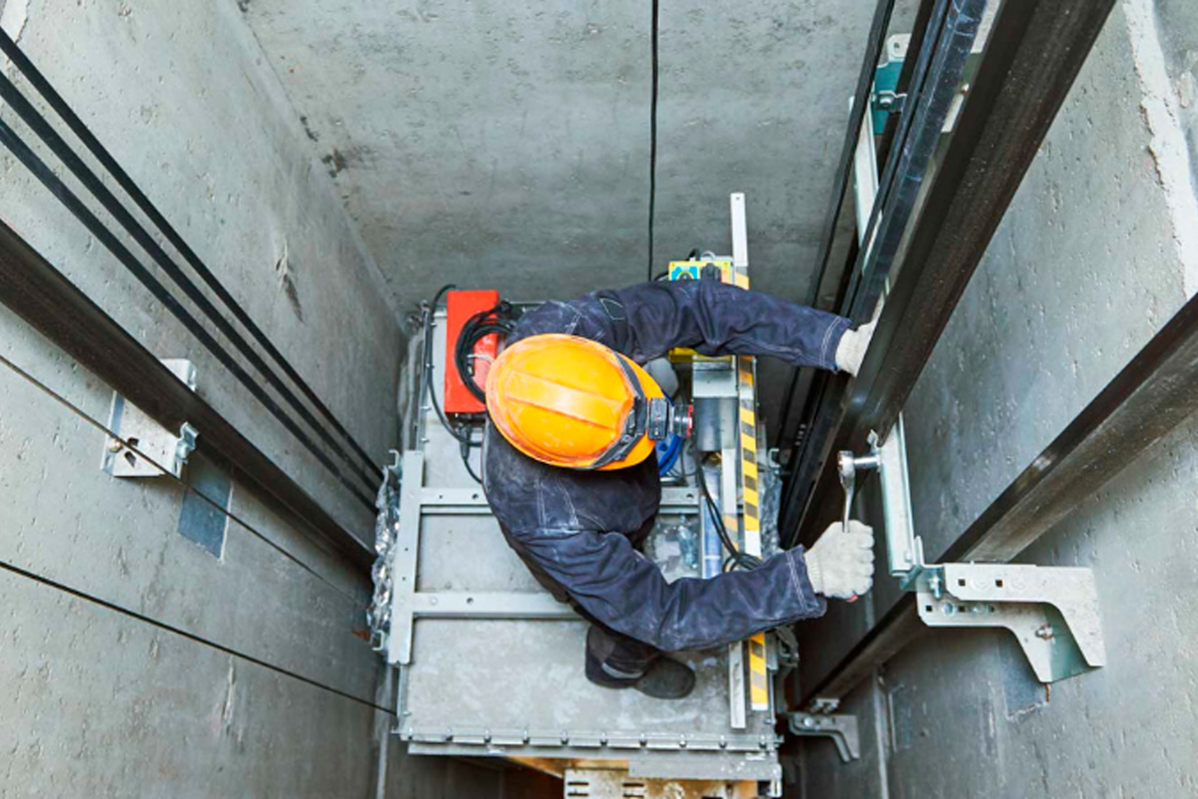 Elevadores y Montacargas